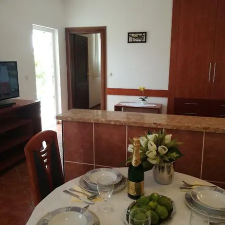 Izabela Lejlighed Baška Voda